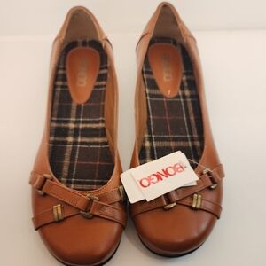 Y2K Vintage  Retired BONGO Tan Loafers with Cushioned Insole and Slip-On Design